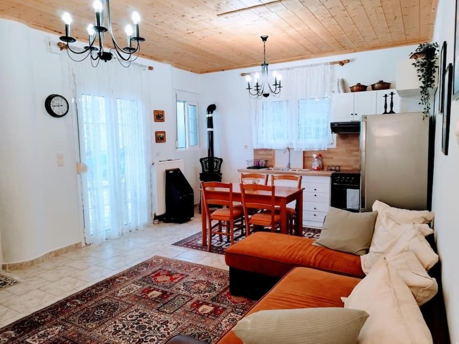 Cozy Cottage For 4 Lávdhas Exterior foto